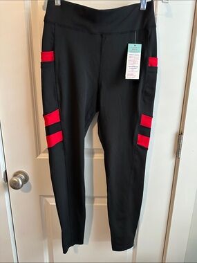 POP Fit Black Leggings with Red Accent Pocket
